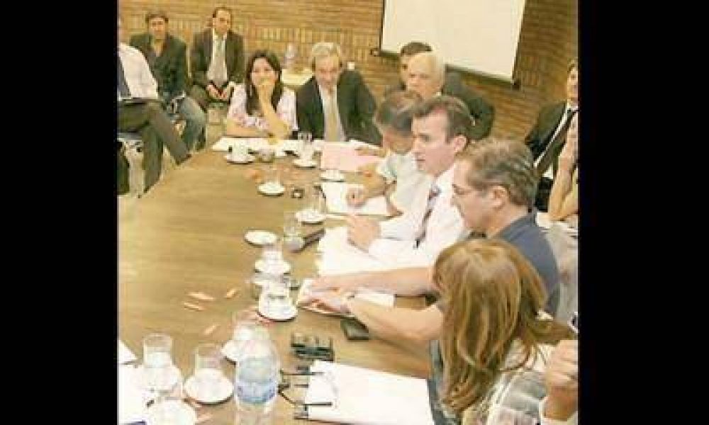 Radicales y dem�cratas critican la subejecuci�n de fondos para obras