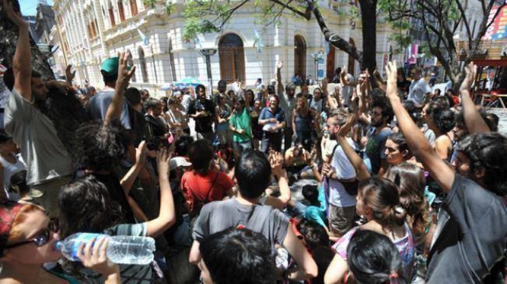 Con incidentes, se aprob� la ley educativa