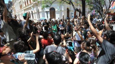 Con incidentes, se aprob� la ley educativa