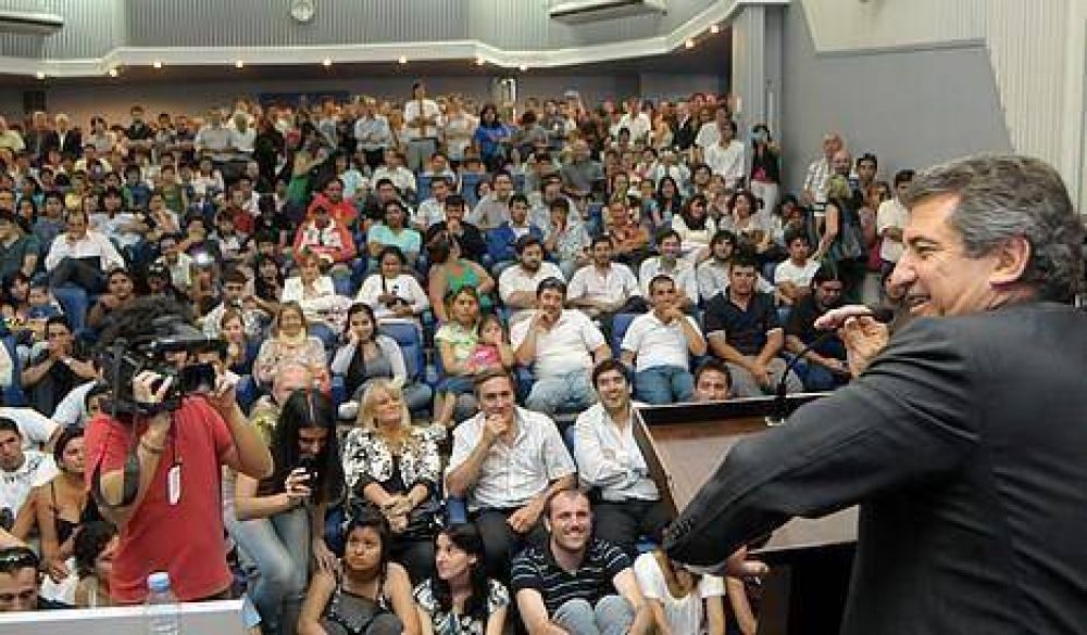 Urribarri asegur� que en "otros a�os hubo un liderazgo inconducente"
