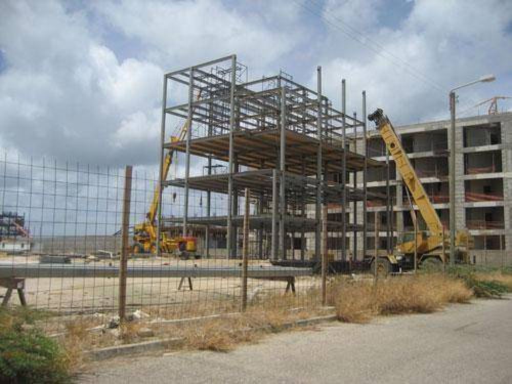 Construir�n un centro comercial y 400 viviendas, en el ingreso a la calle Caama�o