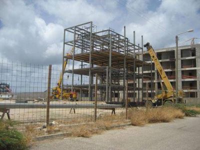 Construir�n un centro comercial y 400 viviendas, en el ingreso a la calle Caama�o