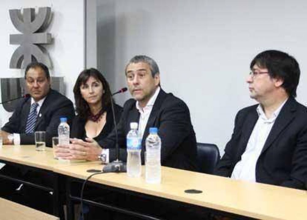 El Intendente entreg� diplomas a promotores en Derechos Humanos
