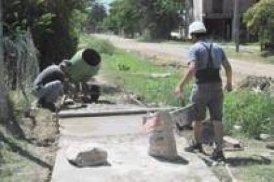 Florencio Varela Suman mil metros de veredas en La Carolina II