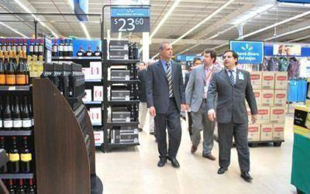El hipermercado prometi� mucho surtido y precios bajos