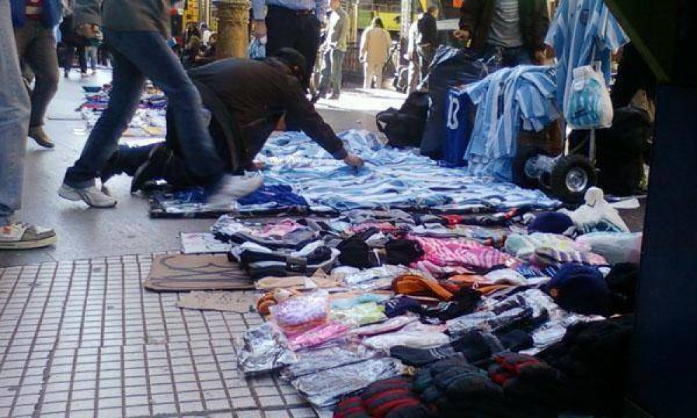 Por los manteros de la calle Florida, los comerciantes pierden hasta un 40% de ventas