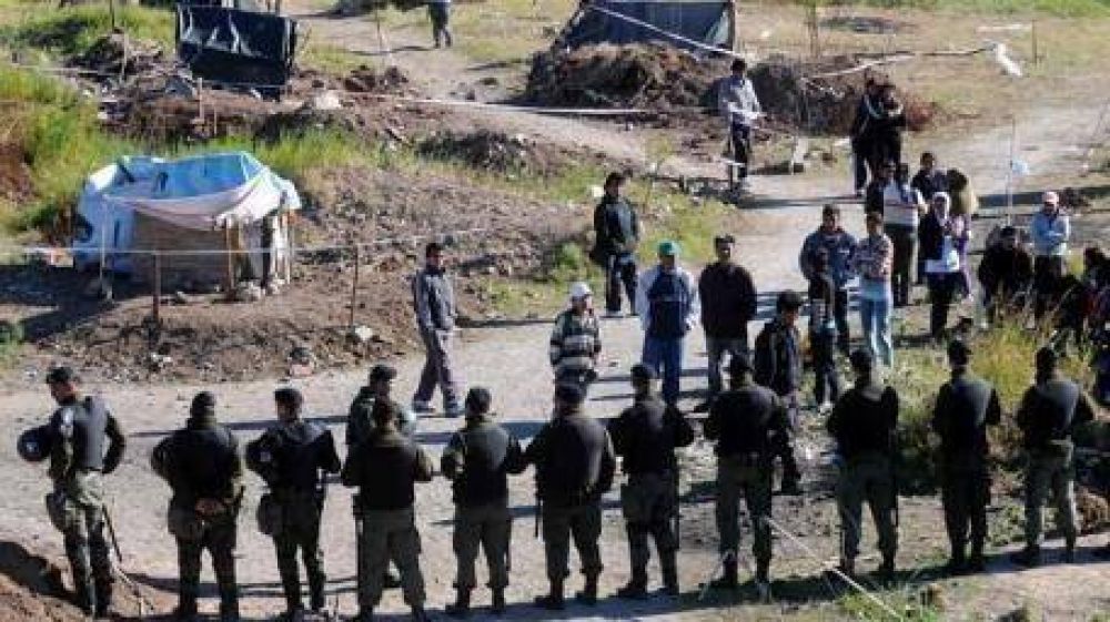 Hay ocho terrenos tomados y m�s de cien gendarmes en el Distrito