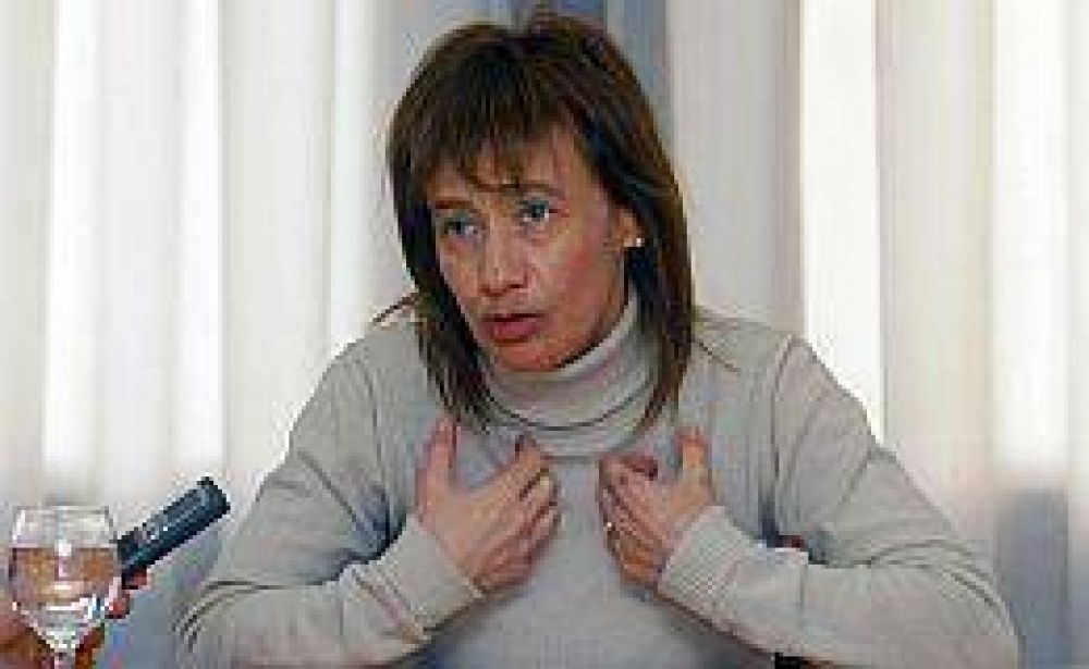 R�os afianza intenciones de reelecci�n y neg� ser candidata del kirchnerismo