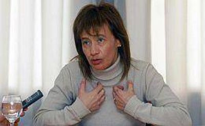 R�os afianza intenciones de reelecci�n y neg� ser candidata del kirchnerismo