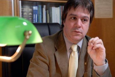 Roy Cortina present� su candidatura