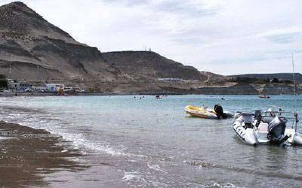 M�s de 30 buzos participan de la limpieza del fondo marino