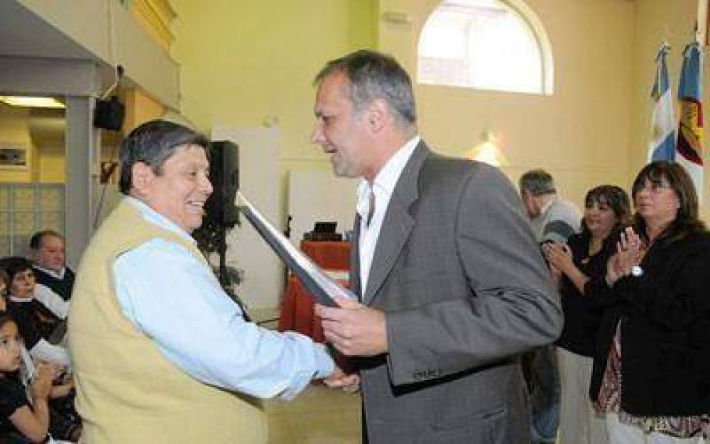 Entregan lotes a vecinos, organizaciones y sindicatos