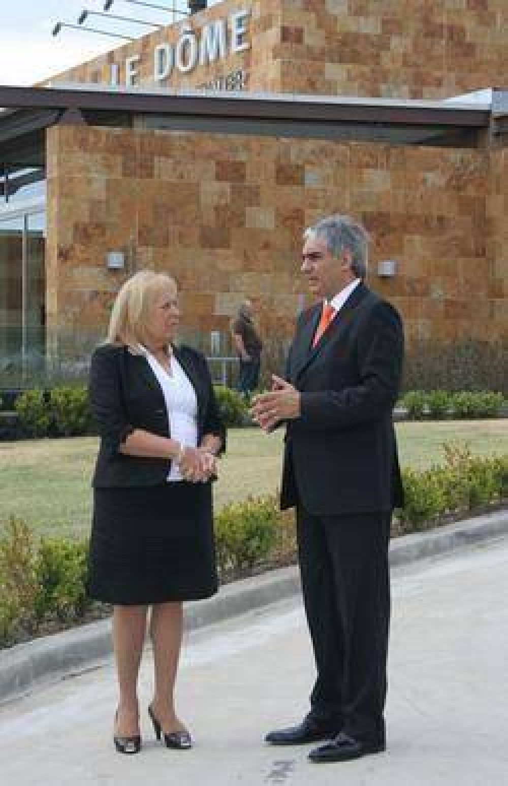 Junto a Scioli: Stella Giroldi en el Seminario Internacional �Aportes para la Regionalizaci�n de la Provincia�