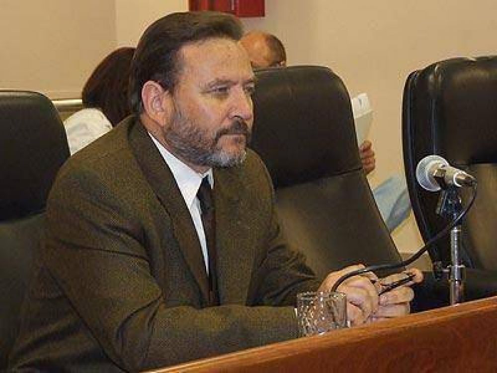 SAN VICENTE | TRAS LA SALIDA DE NELSON Sigue la pol�mica por el sorpresivo cambio de autoridades en el Concejo