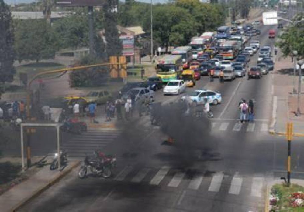 Los motoqueros volvieron a cortar Costanera y Zapata enojados por una amenaza de Fayad