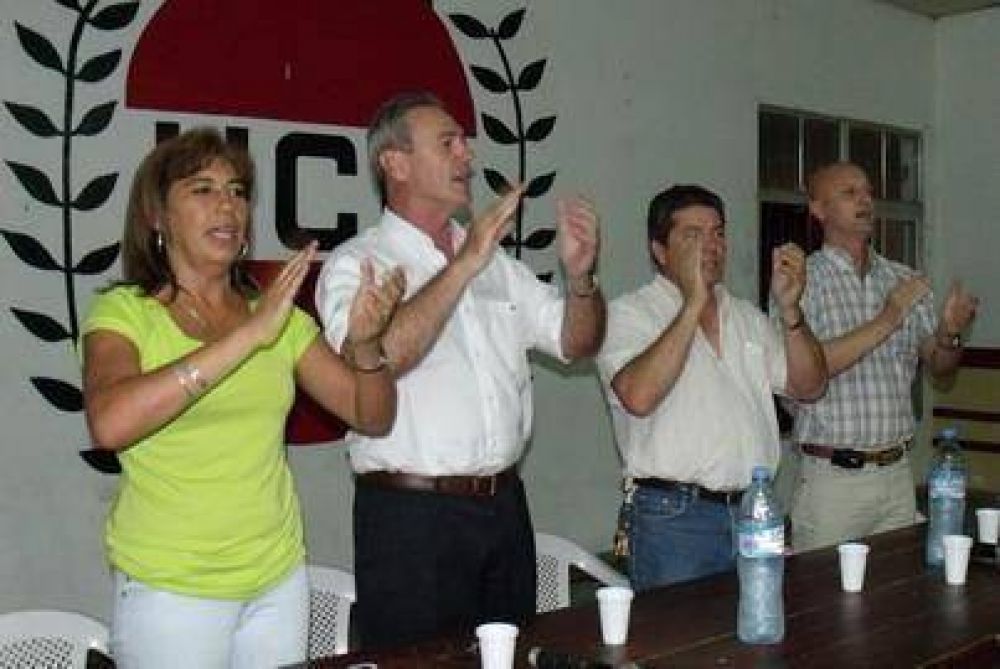 Benedetti de gira por Victoria y Federaci�n 
