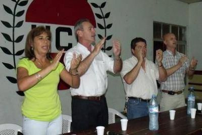 Benedetti de gira por Victoria y Federaci�n 
