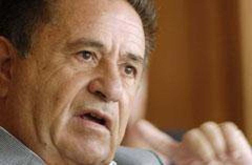 Duhalde: �Hay que poner orden sin tiros, como yo hice en 2002�