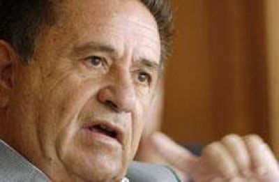 Duhalde: �Hay que poner orden sin tiros, como yo hice en 2002�
