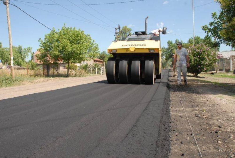 Presidente Per�n - CONSTRUYEN NUEVOS ASFALTOS EN NUMANCIA