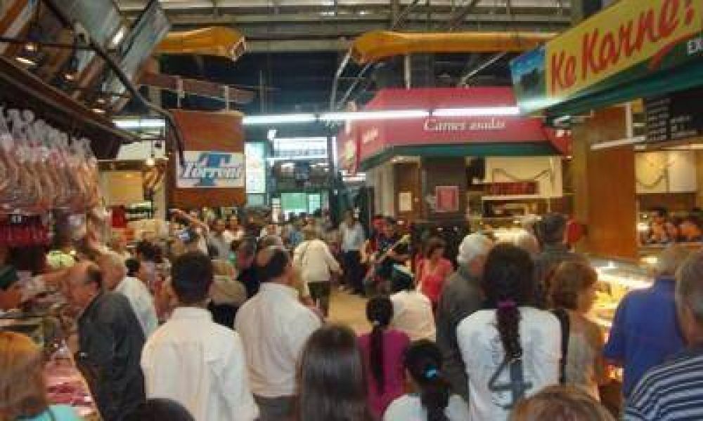 Con Simpecao, Canal 9 Televida comparti� alegr�a con la gente del Mercado Central