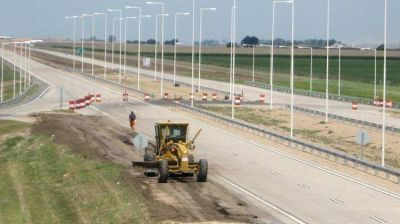 Con fuerte presencia pol�tica, la Presidenta inaugura la autopista
