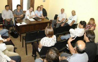 La CGT, junto a delegados del Puerto, busca un nuevo convenio colectivo de trabajo para ese sector
