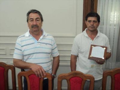 RECONOCIMIENTO DEL INTENDENTE A UN EMPLEADO MUNICIPAL