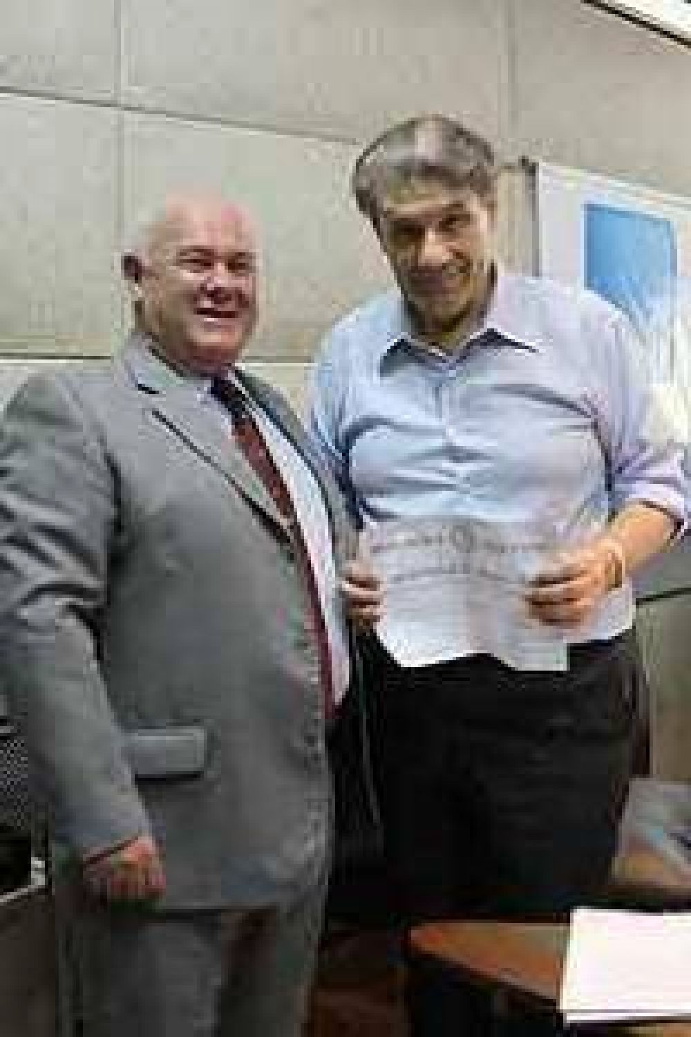 La UBA distingui� a V�ctor Hugo con el premio a la Trayectoria Period�stica 2010