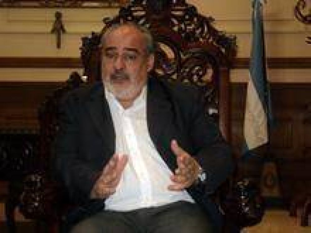 De cara a 2011, Ricardo conjuga el verbo repartir