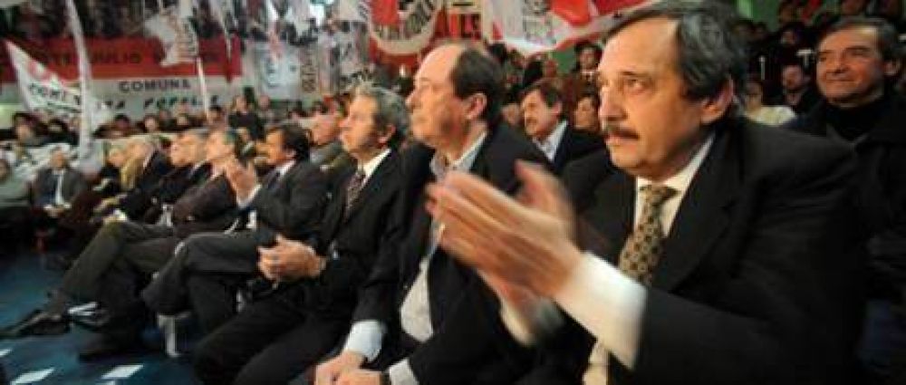 La UCR sali� al cruce de Videla por vincular a Balb�n con el golpe del 76