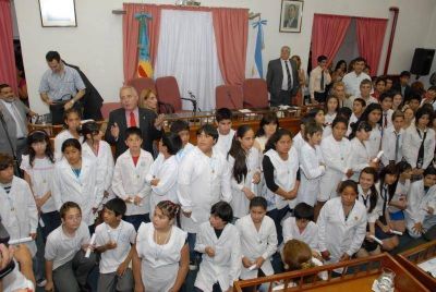 Presidente Per�n - En el recinto del Concejo Deliberante  HOMENAJEAN A ALUMNOS CON MEJORES PROMEDIOS