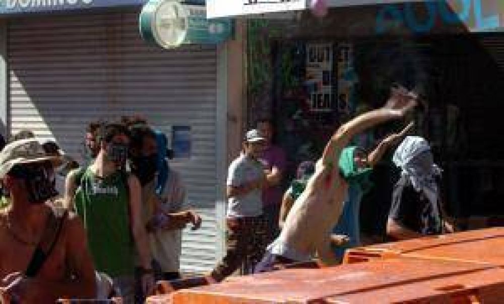 El Gobierno denuncia a los manifestantes