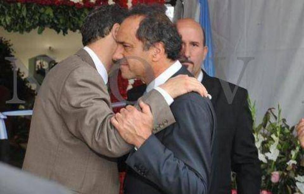 Scioli y Bruera volvieron a mostrarse juntos en City Bell