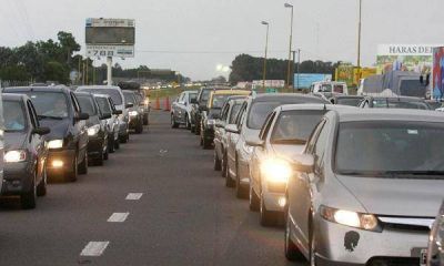 M�s de 1000 veh�culos por hora rumbo a la Costa para festejar la Navidad