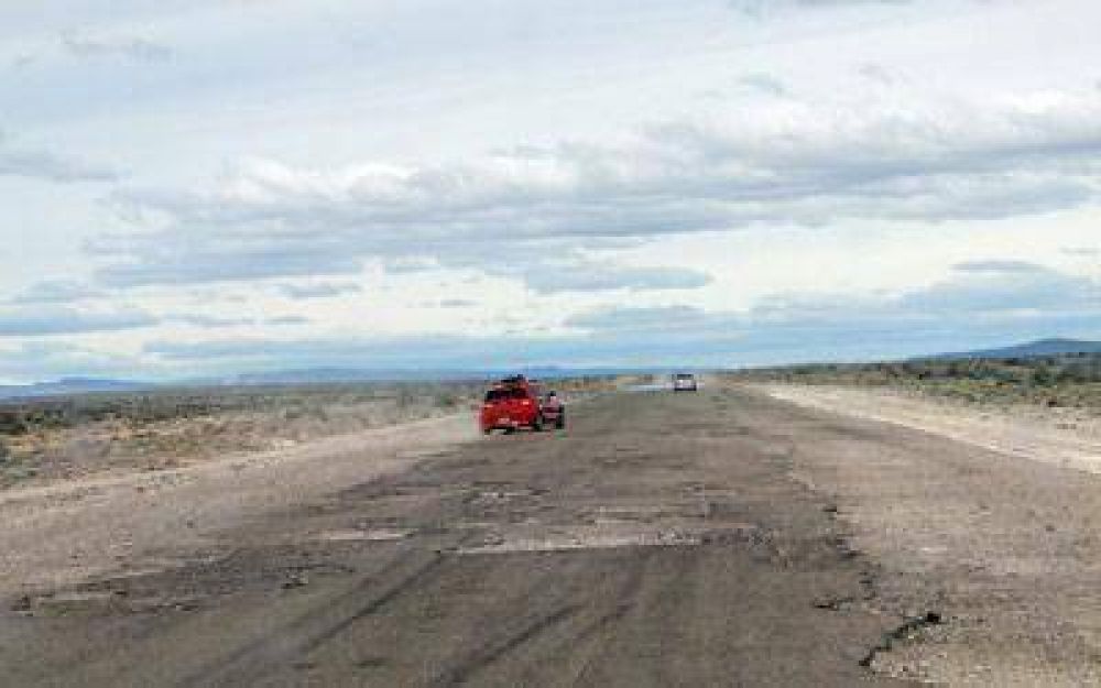 Los que se viajan a la cordillera padecen el estado de la ruta 40