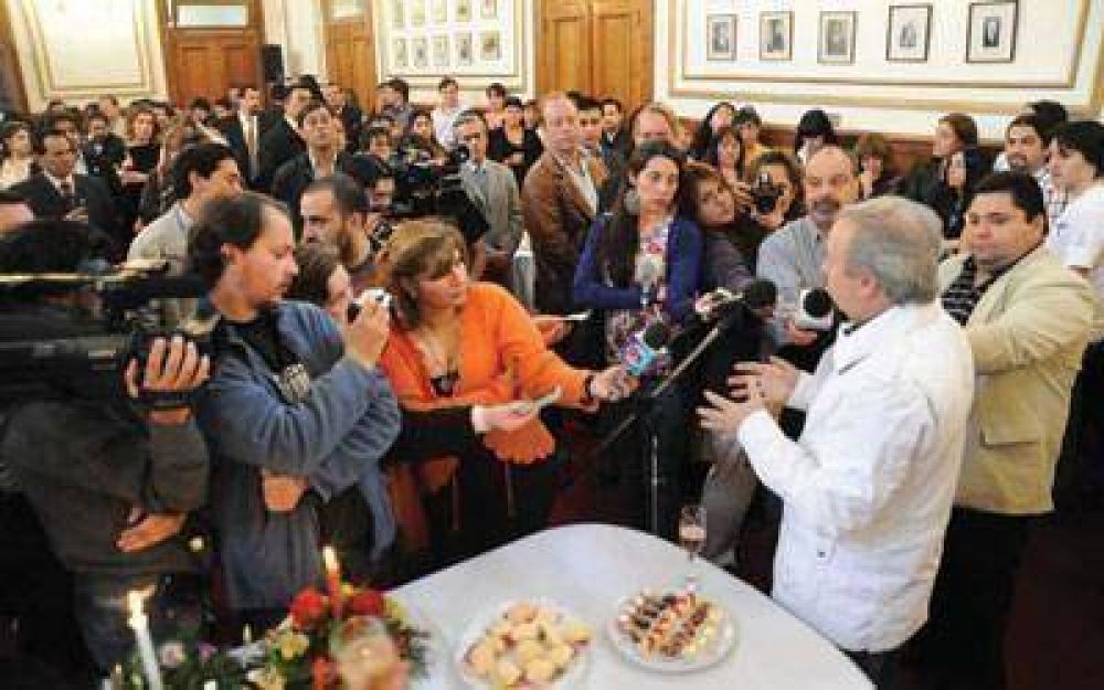 Peralta renov� compromiso de trabajar por los m�s necesitados