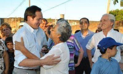Camau inaugur� el pavimento de la calle R�o Juramento