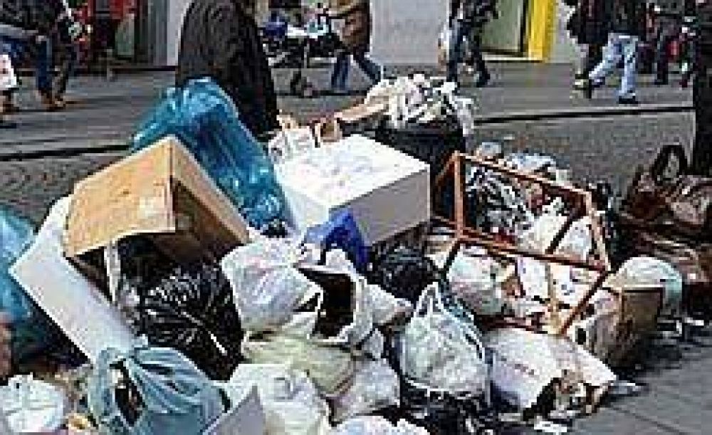 N�poles otra vez inundada de basura: el ej�rcito estar� a cargo de la recolecci�n