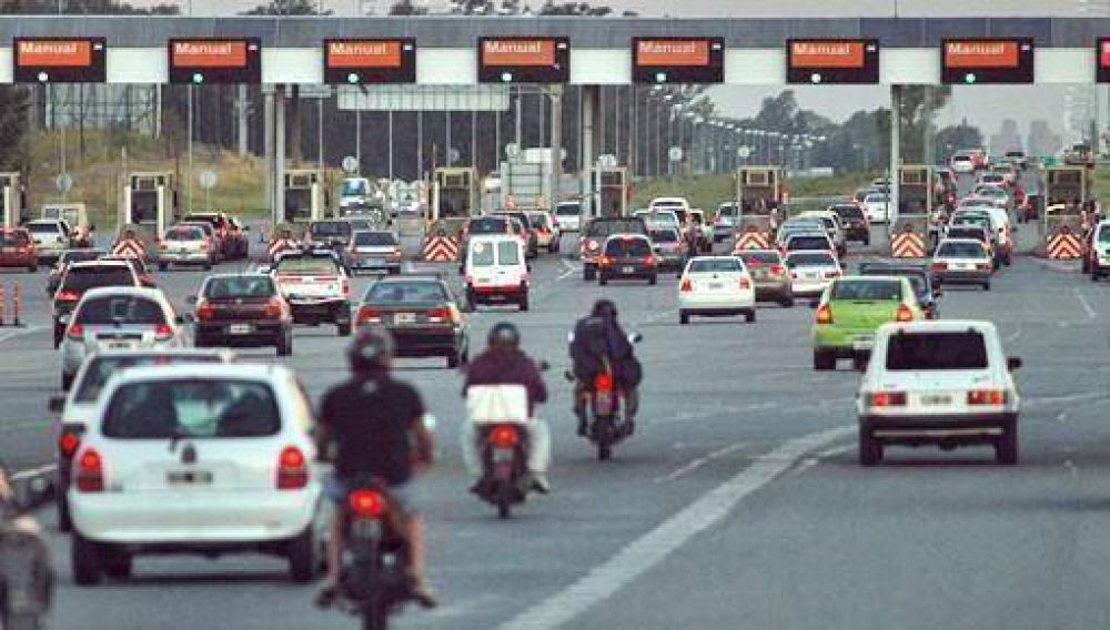 Intenso movimiento de turistas en el fin de semana navide�o; peajes colapsados