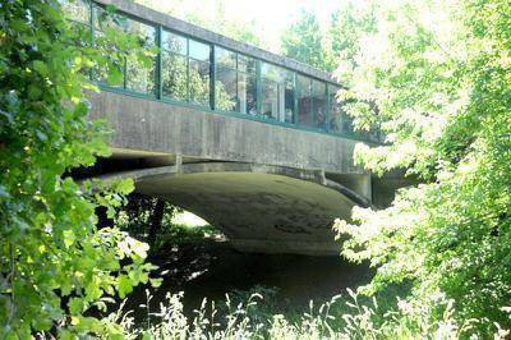 La Casa del Puente, en muy mal estado y abandonada