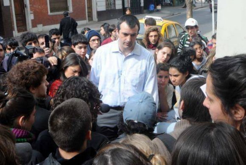 Bullrich cumpli� los 180 d�as de clase