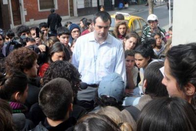 Bullrich cumpli� los 180 d�as de clase