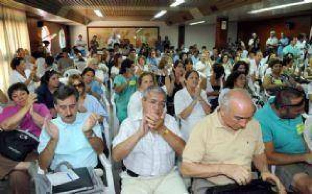 Tras 4 meses, terminan paros en Salud