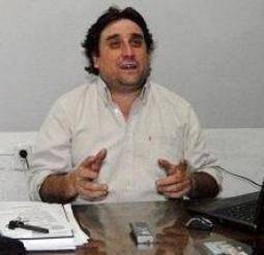 La tarjeta de cr�dito oficial ya genera fuerte rechazo gremial