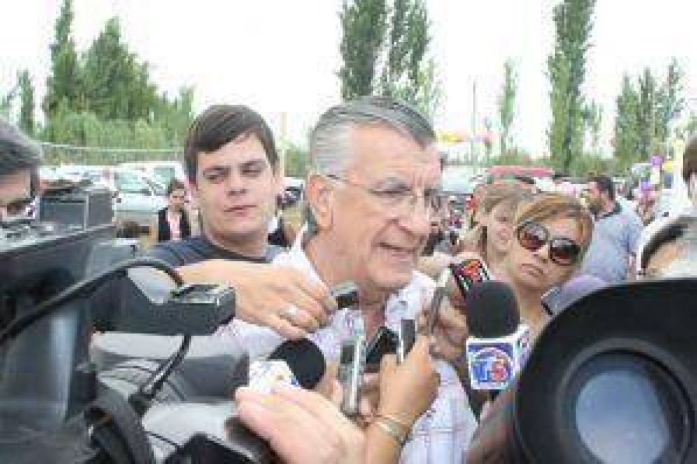 Gioja confirm� en sus cargos a Elizondo, Saavedra y Tello 