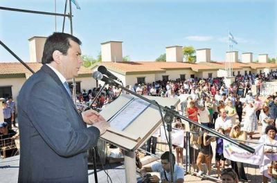 Zamora inaugur� un barrio en Pinto y anunci� un nuevo matadero para la ciudad 