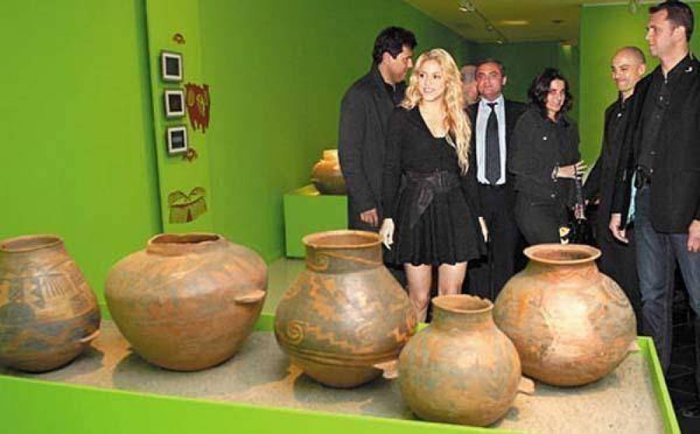 Shakira, en Santiago, gracias a la pasi�n de Antonito por el Dakar 