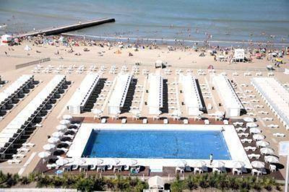 La piscina reina en el balneario exclusivo