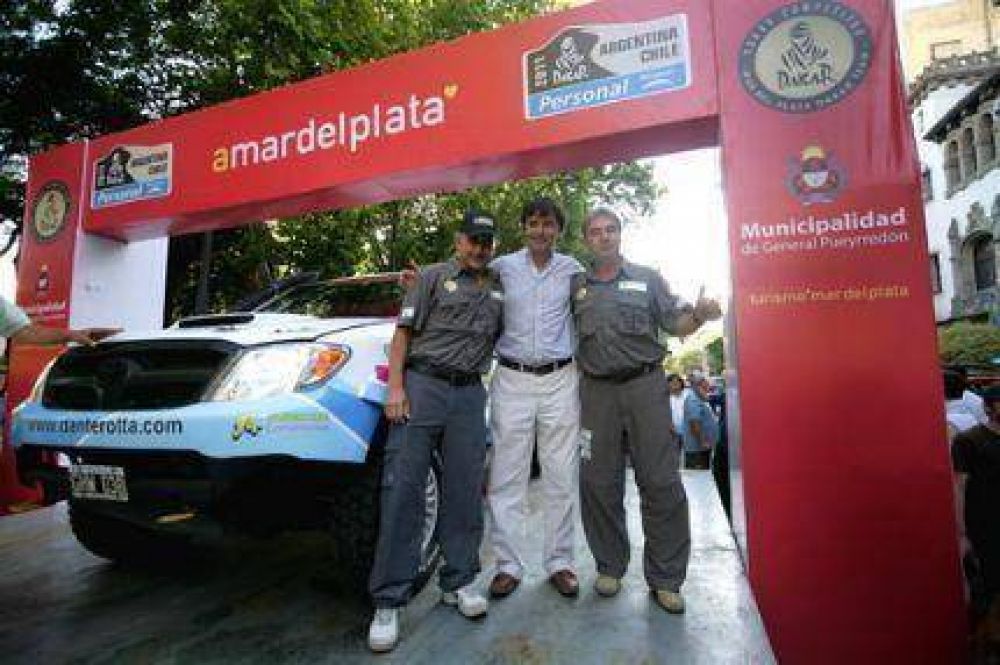 El equipo �Mar del Plata Dakar Team� parti� simb�licamente desde las puertas de la Municipalidad